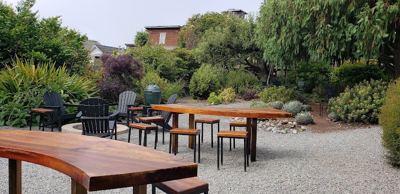 Cafe Beaujolais / Mendocino Village Lunch