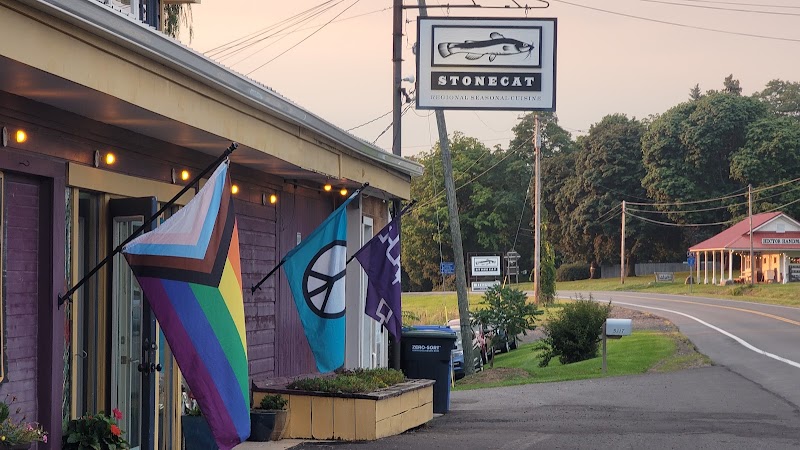 Stonecat Cafe, Hector