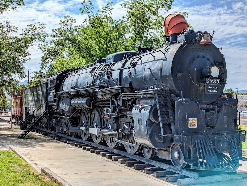 Locomotive Park & Kingman Neon Stroll