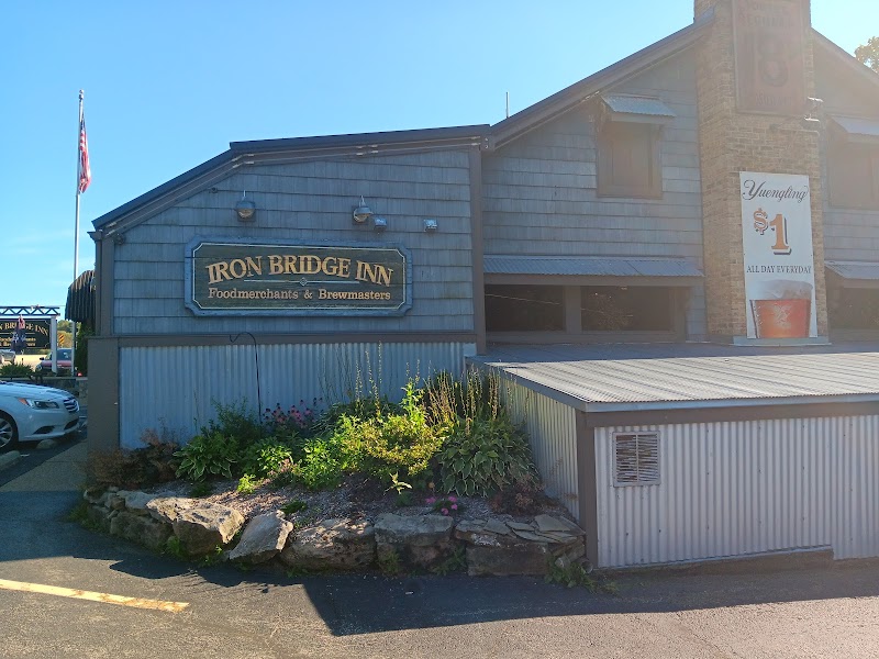 Sailboat Bridge Grill, Grove Area