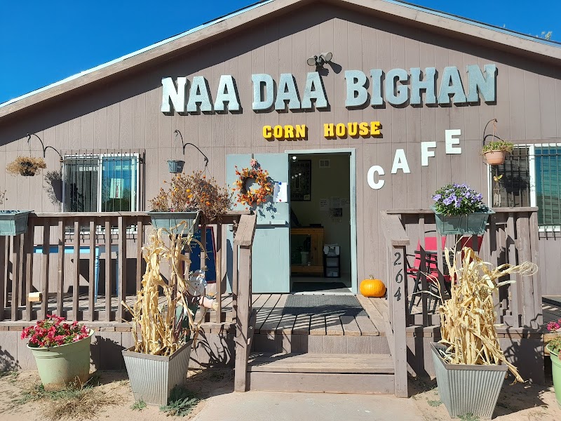 Ganado / Sage Memorial area dining