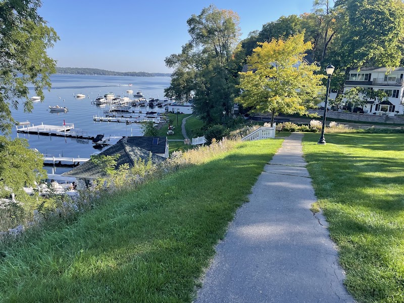 Geneva Lake Shore Path