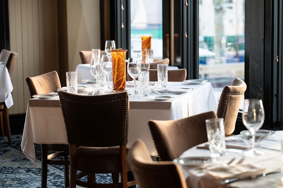 22 Bowen's Wine Bar & Grille