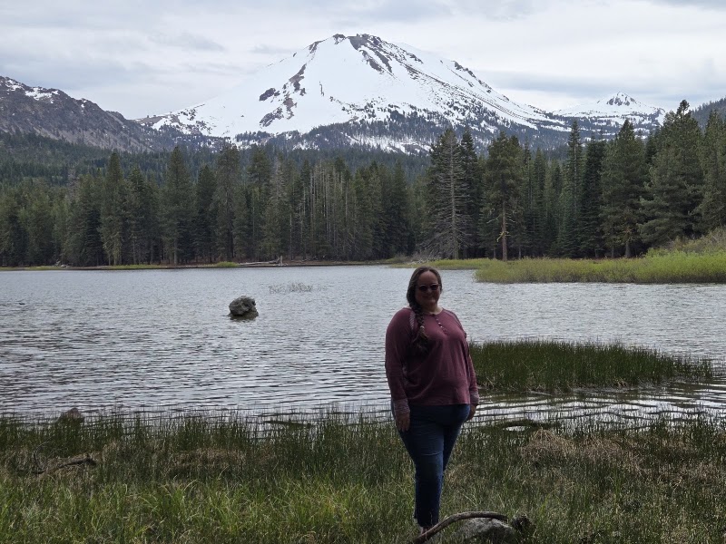 Manzanita Lake Loop Trail