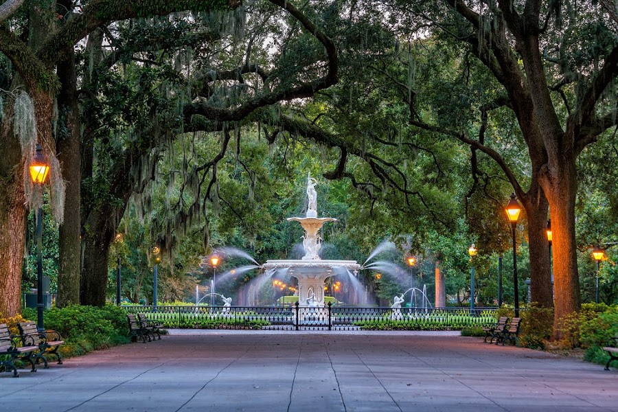 Savannah Historic District — Afternoon Stroll