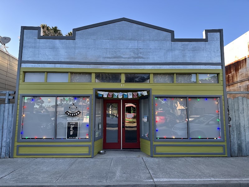 Isleton Riverfront Cafe & the Levee Main Street