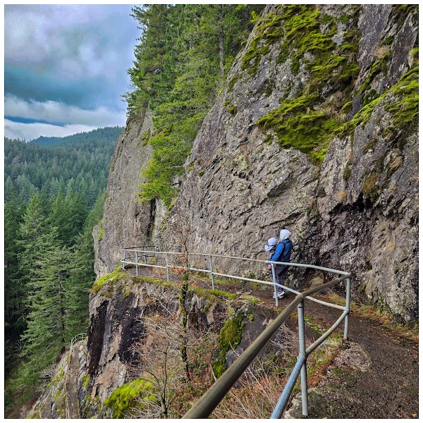 Beacon Rock Summit Trail