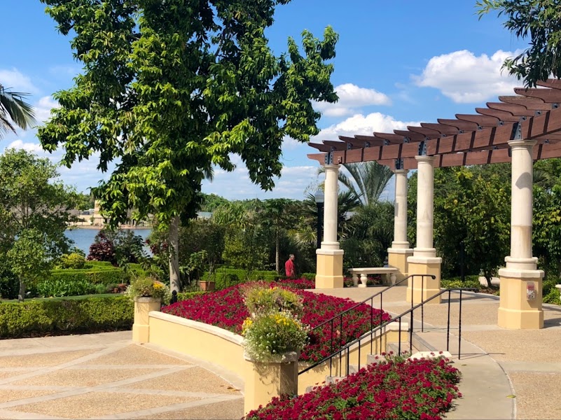Hollis Garden & Lake Mirror Promenade