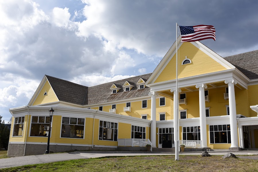 Lake Yellowstone Hotel