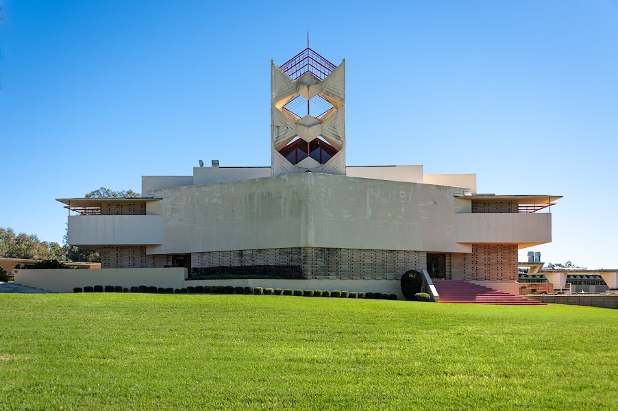 Frank Lloyd Wright's Annie Pfeiffer Chapel